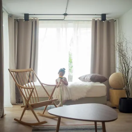 Mini-Me Hubs, Charm Suites & Pool In Old City
